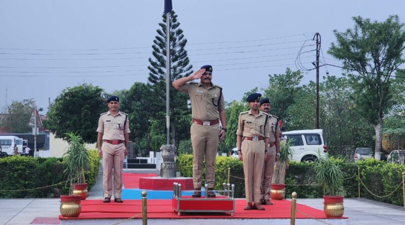 पुलिस लाईन रुद्रपुर में शुक्रवार की परेड संपन्न।एसएसपी अजय गणपति ने जवानों को दिए बेहतर स्वास्थ्य और अनुशासन के विशेष दिशा-निर्देश