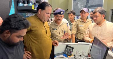चार शोरूमों में चोरी के बाद महापौर ने किया घटनास्थल का निरीक्षण।जल्द खुलासे के लिए एसएसपी से की वार्ता