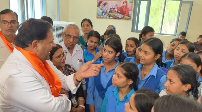 आत्मरक्षा और संस्कार से सशक्त बनें बेटियांः विकास शर्मा।महापौर ने आर्य चरित्र निर्माण एवं आत्मरक्षा शिविर में छात्राओं का बढ़ाया उत्साह