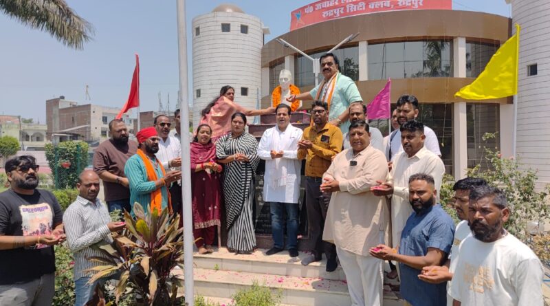 कांग्रेसियों पुण्य तिथि पर पंडित नेहरू की प्रतिमा पर माल्यार्पण कर भावभीनी श्रद्धांजलि कि अर्पित