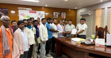 महतोष के 400 परिवारों के मालिकाना हक मामले मिलने की जगी उम्मीद।विधायक शिव अरोरा ने डीएम को सौंपा ज्ञापन।एडीएम कोस्तुब मिश्रा के नेतृत्व मे बनी कमेटी दो माह मे करेगी रिपोर्ट तैयार।
