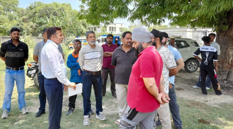 डंपरों की चपेट में आकर ट्रांसपोटर समेत दो की मौत।पीडित परिवारो से सामाजिक कार्यकर्ता गाबा नें जतायी संवेदनायें