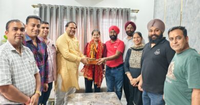 महापौर ने पीसीएस टॉपर जसमीत कौर को किया सम्मानित।प्रदेश में पहला स्थान हासिल कर जसमीत ने बढ़ाया शहर और जिले का गौरवः विकास शर्मा