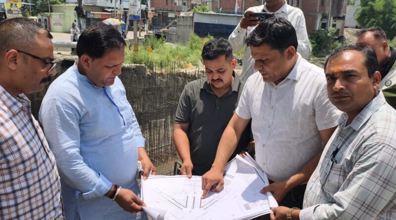 तीनपानी डैम का निर्माण बरसात से पहले पूरा करेंः विकास शर्मा – डैम के पुननिर्माण कार्यों का महापौर ने किया स्थलीय निरीक्ष्ज्ञण