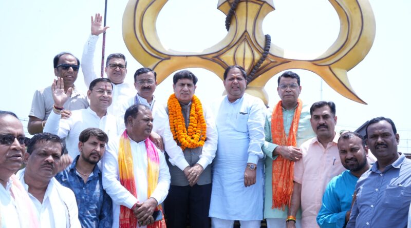 रूद्रपुर को नई पहचान दिलाने की दिशा में भव्य त्रिशूल अहम पहलः बत्रा।प्रभारी मंत्री ने त्रिशूल चौक पहुंचकर किया भव्य त्रिशूल का अवलोकन