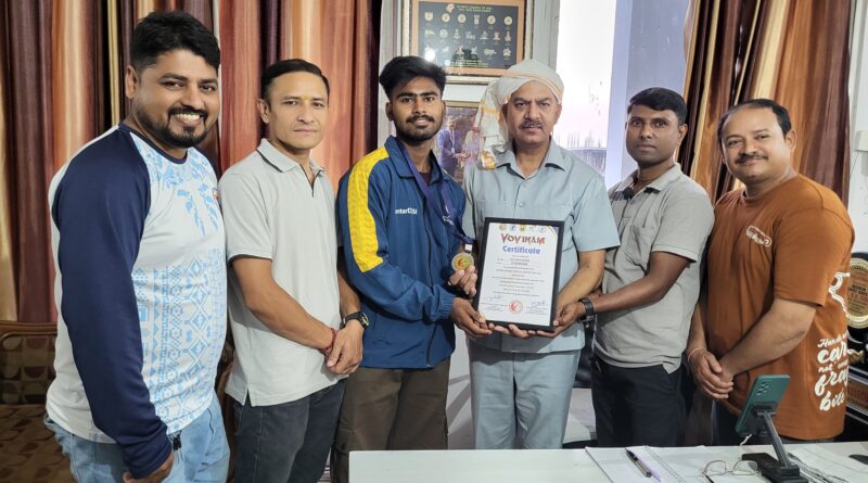 उत्तरांचल ओलंपिक एसोसिएशन के महासचिव डॉ. डी.के. सिंह ने वोविनाम खिलाड़ियों को किया सम्मानित, राज्य योजनाओं से जोड़ने का दिया आश्वासन।