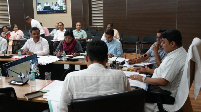 पुराने वादो का प्राथमिकता से किया जाए निस्तारण, भदौरिया।जिलाधिकारी ने मासिक स्टाफ बैठक में अपराध नियंत्रण, राजस्व वसूली में तेजी लाने समेत तमाम कार्यों में तेजी लाने के लिए निर्देश 