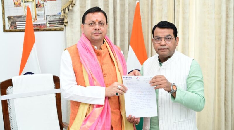 देहरादून मुख्यमंत्री पुष्कर सिंह धामी से मिले विधायक शिव अरोरा ने बंग भवन हेतु भूमि हस्तांतरण को जल्द स्वीकृति व बंग भवन निर्माण हेतु बजट जारी करने के लिये दिया लिखित पत्र