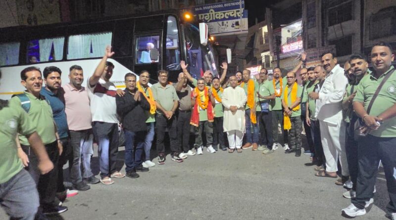 पांच मंदिर से श्री अमरनाथ यात्रा जाने वाले श्रद्धालुओं का जत्थे का समाजसेवी भारत भूषण चुघ ने किया रवाना