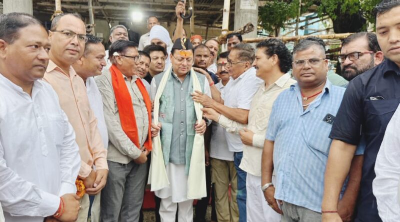 खटीमा की जनता मुख्यमंत्री धामी को दी पांच वर्ष का कार्यकाल पूरा करने की बधाई।