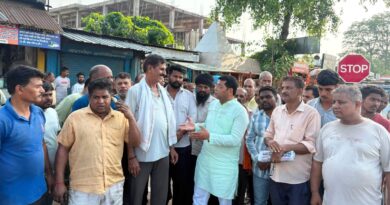 पहले भूमि आवंटन फिर हटाएं जायेगें विश्वकर्मा मार्केट के व्यापारी।विधायक ने सांसद अजय भट्ट व डीएम से वार्ता के बाद दिया भरोसा बोले रुद्रपुर के विकास हित मे रोडवेज बस स्टैंड के निर्माण को गति देना जरूरी।