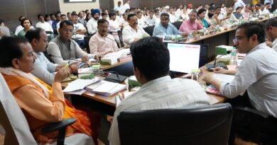 दिशा की बैठक में ऊर्जा निगम की लापरवाही पर विफरे सांसद अजय भट्ट।केंद्र से मिले 150 करोड़ का हिसाब न मिलने पर जताई गोल मोल की आशंका।डीएम को दिए जांच के आदेश 
