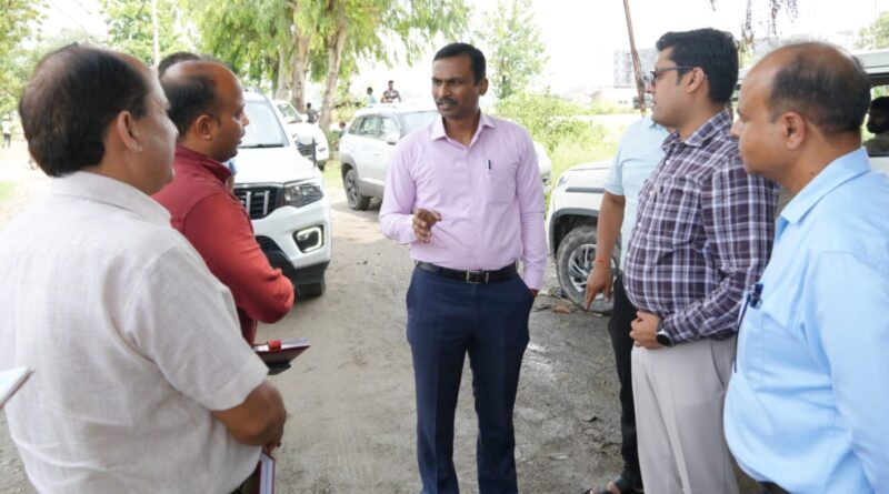 अपर सचिव आयुष ने किच्छा में प्रस्तावित आल इंडिया इंस्टीट्यूट आफ आयुर्वेदा (AIIA) के लिए भूमि का किया स्थलीय निरीक्षण।निरीक्षण के दौरान विभिन्न विभागों को दिए रिर्पोट देने के निर्देश 