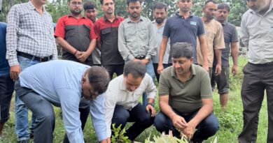 एलएससी इन्फ्राटेक लि. द्वारा किच्छा बाईपास रूद्रपुर में किया गया वृक्षारोपण।ग्रुप के निदेशक अभिषेक अग्रवाल एवं जिला खान अधिकारी  मनीष परिहार की अगुवाई में वृक्षारोपण कर लिया संरक्षण का संकल्प