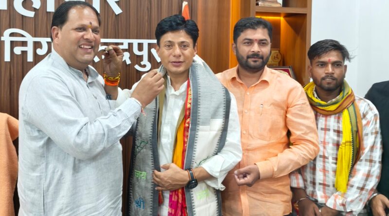 राष्ट्रवादी सोच के साथ आगे बढ़ेगा उत्तराखंड का युवाः विकास शर्मा।कुंदन लटवाल का रुद्रपुर में जोरदार स्वागत और अभिनंदन