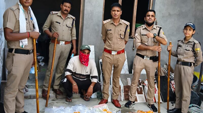कलियवाला में आबकारी विभाग की छापेमारी,55 लीटर कच्ची शराब के साथ एक गिरफ्तार।