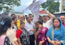 छात्रों पर लाठीचार्ज के विरोध में कांग्रेसियों नै केंद्र सरकार की शव यात्रा निकालकर फूंका पुतला,शिक्षा मंत्री के इस्तीफे की मांग।