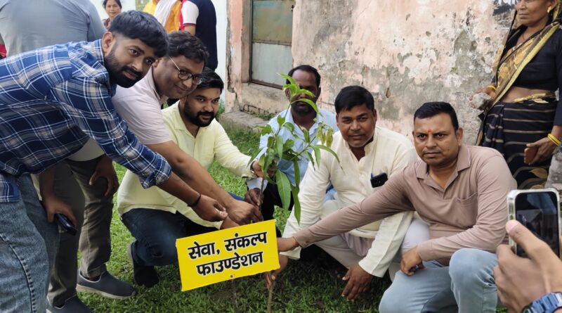 हरेला पखवाड़े के अंतर्गत सेवा संकल्प फाउंडेशन का हरित संकल्प: गीता धामी के निर्देशन में वृक्षारोपण एवं पौध वितरण कार्यक्रम आयोजित
