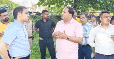 रुद्रपुर के युवाओं को जल्द मिलेगी हाईटेक डिजिटल लाइब्रेरी की सौगात।पुरानी तहसील भवन में बनेगी अत्याधुनिक सुविधायुक्त लाइब्रेरी।महापौर और सीडीओ ने किया प्रस्तावित स्थल का निरीक्षण।प्रतियोगी परीक्षाओं की तैयारी के लिए होगा बुक बैंक।कंप्यूटर, इंटरनेट और प्रशिक्षण केंद्र भी होगा स्थापित