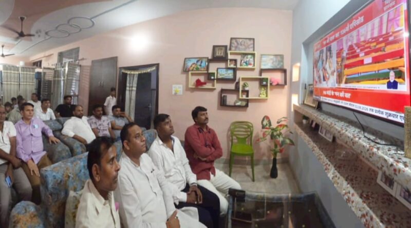 पीएम मोदी की मन की बात हर व्यक्ति को देती है प्रेरणा,चुघ।भाजपा नेता भारत भूषण चुघ ने ने तमाम कार्यकर्ताओं के साथ सुनी प्रधानमंत्री मोदी की मन की बात 
