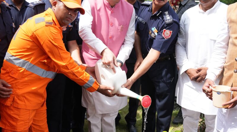 *मुख्यमंत्री पुष्कर सिंह धामी ने एनडीआरएफ बटालियन गदरपुर का किया भ्रमण, जवानों से संवाद कर आपदा प्रबंधन व्यवस्थाओं की ली जानकारी*