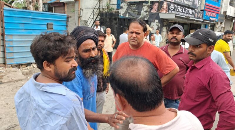 आवारा पशुओं को गौशाला भेजने के लिए शुरू हुआ विशेष अभियान।महापौर स्वयं उतरे सड़कों पर , 15 गौवंशीय पशु गोशाला भेजे।सड़कों पर पशुओं को छोड़ने वाले पशुपालकों का होगा चालान।अतिक्रमण का भी लिया संज्ञान, नोटिस की कार्रवाई