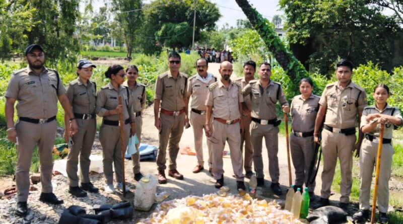 आबाकारी विभाग ने चलाया छापेमारी अभियान,260 लीटर कच्ची शराब बरामद।