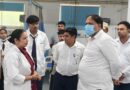 सिलेंडर फटने से झुलसे लोगों का महापौर ने जाना हाल।जिला अस्पताल में बर्निंग यूनिट के लिए करेंगे प्रयास