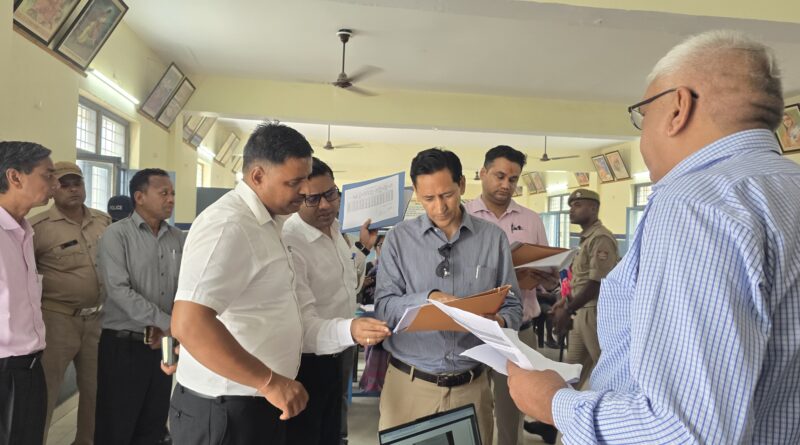 आयुक्त दीपक रावत ने किया SIR कार्यों का स्थलीय निरीक्षण* *सरस्वती विद्या मंदिर इण्टर कालेज व गुरुनानक बा0 इ0का0 एसआईआर बूथ का किया निरीक्षण* *अधिकारियों को दिए समयबद्ध निस्तारण और पारदर्शिता के निर्देश ।