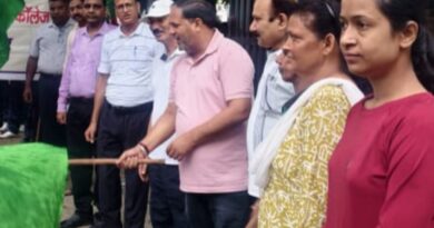 जिला प्रशासन के तत्वावधान हुआ हर घर तिरंगा, हर घर झण्डा अभियान का शुभारम्भ।महापौर विकास शर्मा ने दिखाई हरी झंडी 