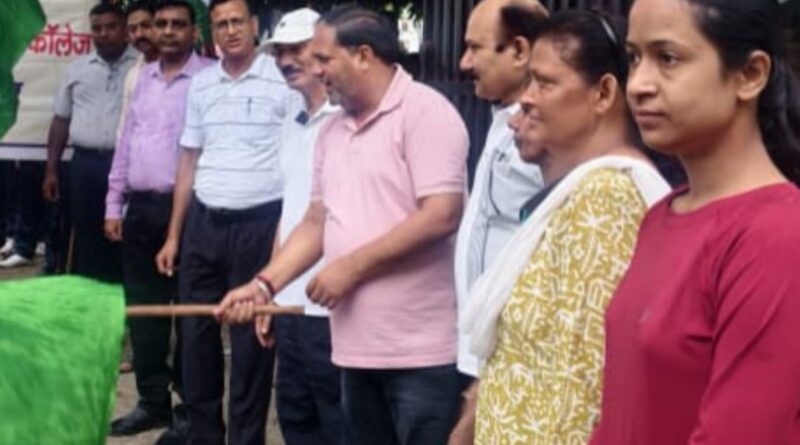 जिला प्रशासन के तत्वावधान हुआ हर घर तिरंगा, हर घर झण्डा अभियान का शुभारम्भ।महापौर विकास शर्मा ने दिखाई हरी झंडी 