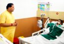 *अभिषेक का हाल जानने फिर राममूर्ति अस्पताल पहुंचे महापौर विकास शर्मा* *चिकित्सकों से मेडिकल रिपोर्ट पर की विस्तृत चर्चा, परिजनों को हरसंभव मदद का भरोसा