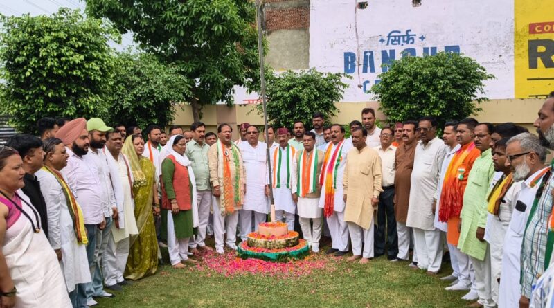 भाजपा जिला कार्यालय रुद्रपुर में हर्षोल्लास से मनाया गया स्वतंत्रता दिवस