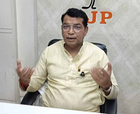 *कांग्रेस की राजदारी और चाटुकारिता में ठुकराल भूले शब्दों की मर्यादा, मुख्यमंत्री के खिलाफ तू-तड़ाक की भाषा बर्दाश्त नहीं : विधायक शिव अरोरा* *वर्ग विशेष को खुश करने के लिए सारी मर्यादाएं लांघ दीं, अब विश्व हिन्दू परिषद से भी ठुकराल को हो रही है दिक्कत,यह मानसिक दिवालियापन का प्रमाण*