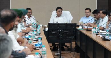 *ऊधमसिंहनगर में एक अक्टूबर से शुरू होगी धान की खरीद।* *सरकार के ऊपर पर पंजीकरण कराने वाले किसानों का हुआ खरीदा जायेगा धान।* *डीएम ने किसान व किसान संगठनों के पदाधिकारियों के साथ की बैठक*