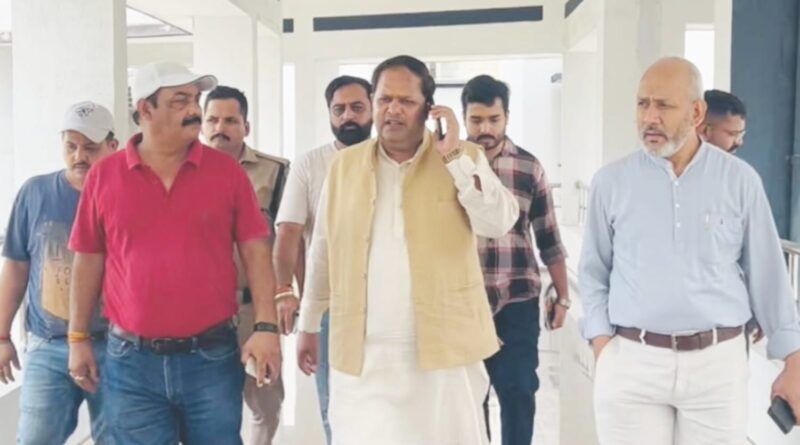 महापौर विकास शर्मा ने मेडिकल कॉलेज का किया  निरीक्षण* *अधिकारियों के साथ बैठक कर दिए व्यवस्थाओं में सुधार लाने के निर्देश* 