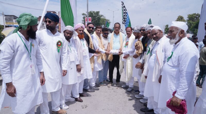*बारावफात के जुलूस का पुष्प वर्षा से स्वागत, सामाजिक समरसता का दिया संदेश*