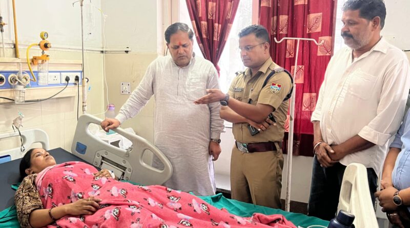 *महापौर ने जिला अस्पताल पहुंचकर घायल महिला कांस्टेबल का हाल जाना* *कांग्रेस पर साधा निशाना, बोले-विरोध का अधिकार सभी को, अराजकता और पुलिसकर्मियों से गलत व्यवहार स्वीकार्य नहीं*
