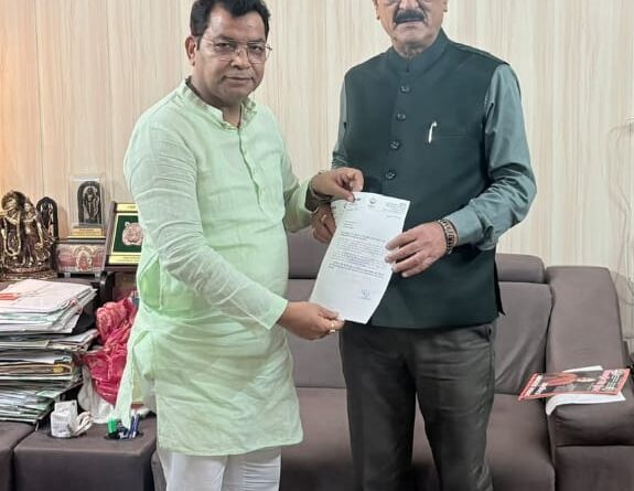 *रुद्रपुर जिला अस्पताल में विशेषज्ञ चिकित्सकों की जल्द नियुक्ति और राजकीय मेडिकल कॉलेज में 2026-27 से MBBS कक्षाएं इसी वर्ष शुरू कराने को लेकर विधायक शिव अरोरा ने स्वास्थ्य मंत्री सुबोध उनियाल से की मुलाकात*