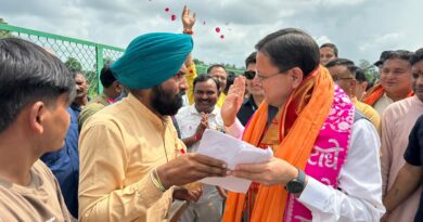 खटीमा में मुख्यमंत्री धामी ने आम जनता और जनप्रतिनिधियों से की मुलाकात*  *समस्याएं और लेकर अधिकारियों को दिए निस्तारण के निर्देश