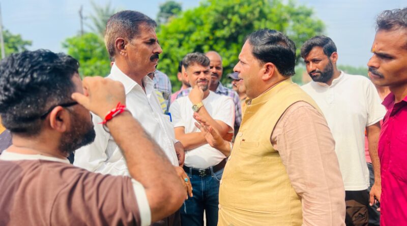 *विश्वकर्मा मार्केट के पुनर्वास की कवायद तेज* *इसी सप्ताह व्यापारियों को आवंटित होगी दुकान के लिए भूमि* *महापौर ने व्यापारियों और निगम अधिकारियों के साथ किया प्रस्तावित स्थल का निरीक्षण* *नगर निगम बनाकर देगा सड़क-नाली, रिटेनिंग वॉल और स्मार्ट शौचालय