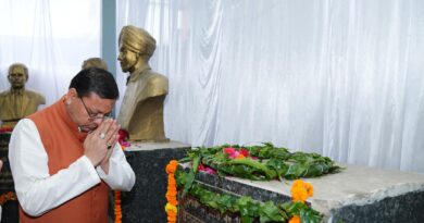 उत्तराखंड का हर नागरिक सभी वीर सपूतों का सदैव ऋणी रहेगा,धामी*सीएम धामी ने खटीमा गोलीकांड के शहीदों को दी श्रद्धांजलि* 