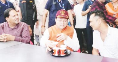 मुख्यमंत्री ने स्थानीय लोगों के साथ की चाय पर चर्चा,खुद किया भुगतान 