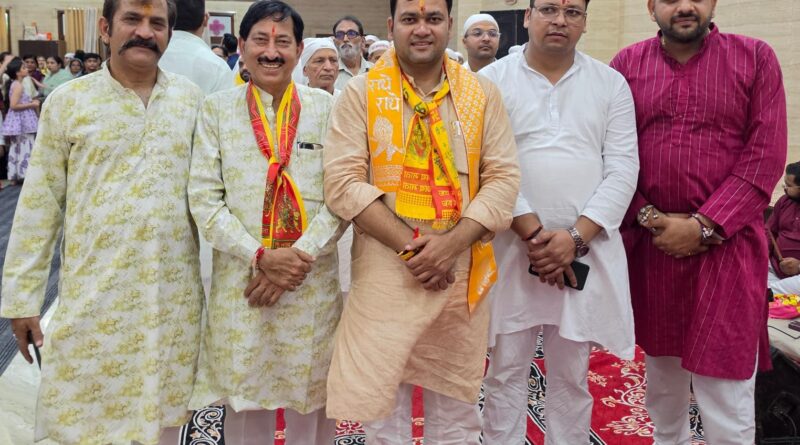 *जन्माष्टमी पर विभिन्न धार्मिक स्थलों पर पहुंचे भाजपा जिला मंत्री प्रमोद मित्तल* *पूजा-अर्चना कर लिया भगवान श्री कृष्ण एवं देवी-देवताओं का आशीर्वाद*