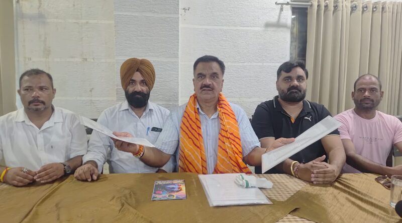 *विपक्ष पर बरसें ठुकराल,एआई डी फेक से फर्जी वीडियो बनकर बदनाम करने के आरोप* *मीडिया के समाने पेश किए फर्जी फोटो, पुलिस पर राजनीति दबाब मे कार्यवाही न करने का आरोप।*