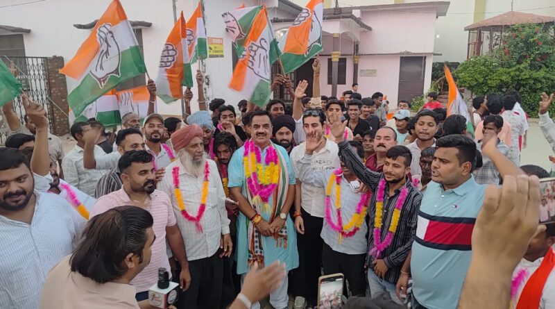 *चुनाव से पहले ग्रामीण क्षेत्र में भाजपा को लगा झटका*महेशपुर में युवाओं ने थामा कांग्रेस का हाथ*