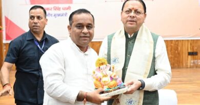 सीएम धामी को गणेश प्रतिमा भेंट की चुघ ने दी जन्मदिन की बधाई*
