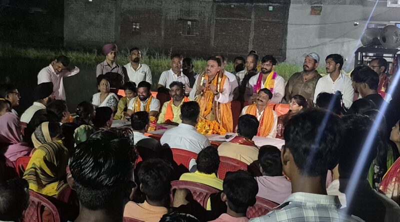 *भाजपा प्रदेश प्रवक्ता एवं पूर्व विधायक राजेश शुक्ला ने वार्ड संख्या 17, 18 एवं 19 में आधा दर्जन से अधिक नुक्कड़ सभाओं को संबोधित कर जनता से भाजपा के पक्ष में मतदान की अपील*