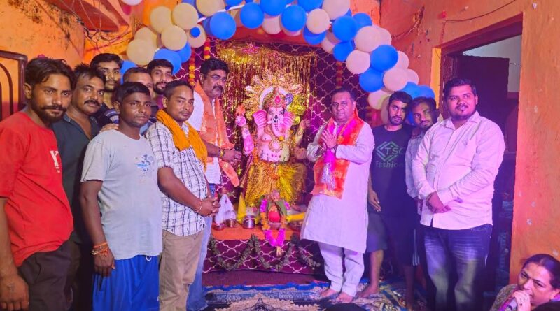 *गणेश उत्सव के विभिन्न कार्यक्रमों में शामिल हुए भारत भूषण चुघ, भगवान गणेश का लिया आशीर्वाद*