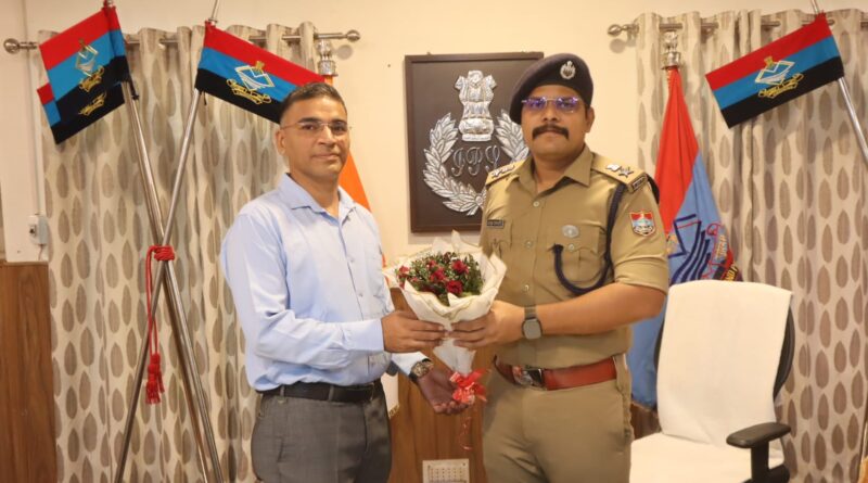 *एसएसपी अजय गणपति ने एसपी सिटी रुद्रपुर के स्थानांतरण पर दी भावपूर्ण विदाई, कार्यकाल की सराहना कर उज्ज्वल भविष्य की कामना की* *स्मृति चिन्ह व पुष्प गुच्छ भेंट कर दी भावभीनी विदाई* *कार्यक्रम में जिले के अन्य उच्च पुलिस अधिकारी व कर्मचारी भी रहे मौजूद*